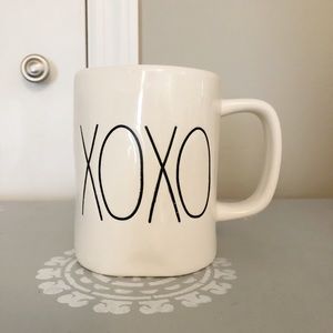 Rae Dunn XOXO mug